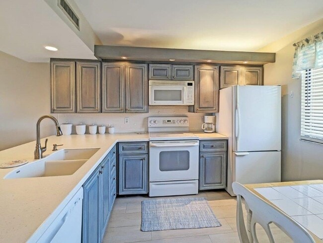Building Photo - 401 S Seas Dr