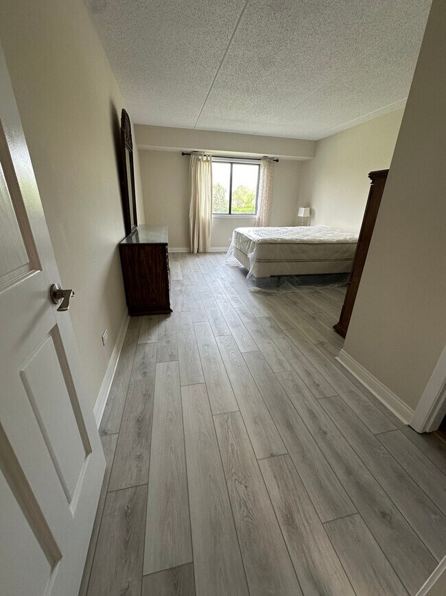 Building Photo - 350 Plum Creek Dr