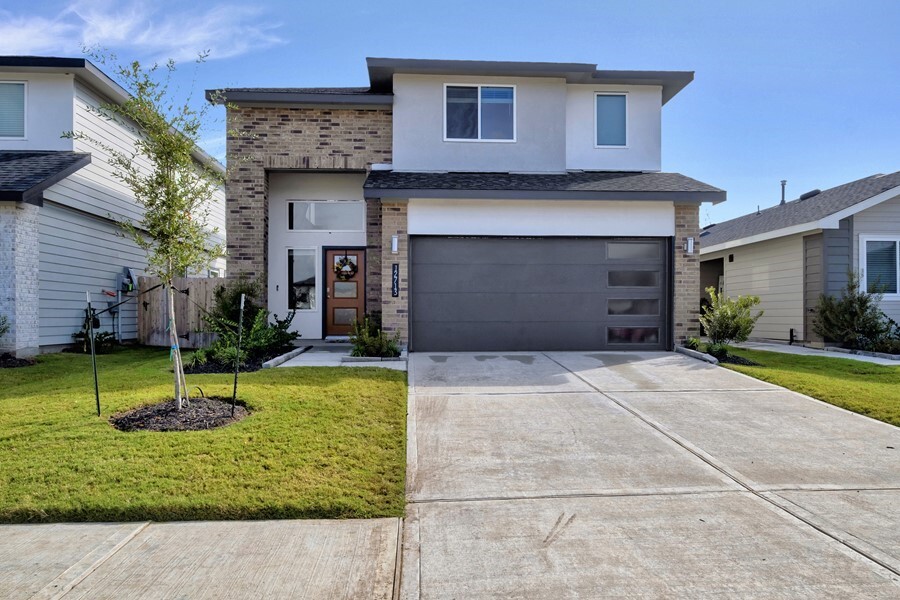 Primary Photo - For Lease in City Gate gated community