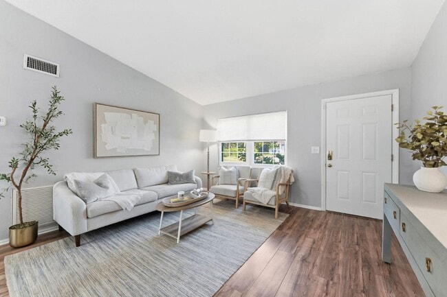 Building Photo - 4111 Whiting Dr SE