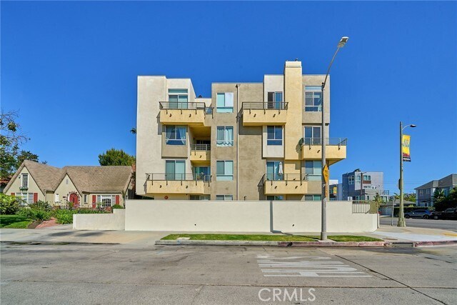 Foto del edificio - 5525 W Olympic Blvd