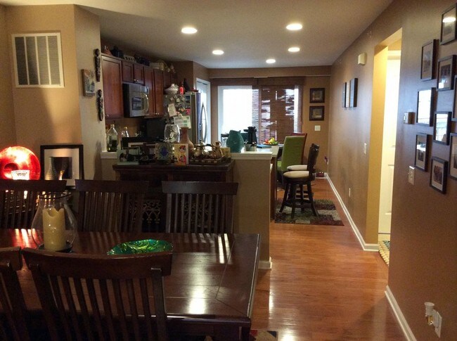 Building Photo - Beautiful Townhouse in Novi