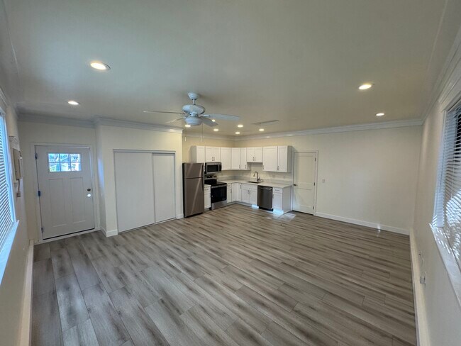 Foto del edificio - 4869 Benton Way