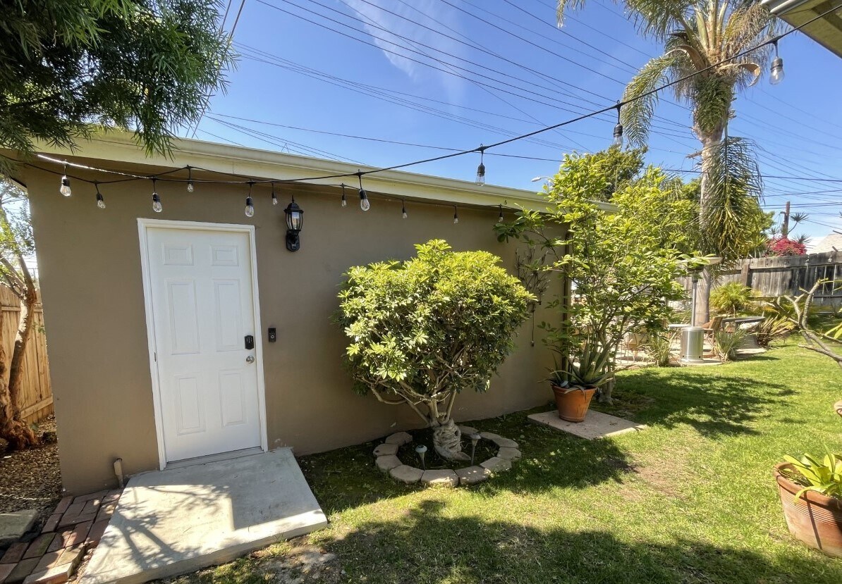 Studio front yard - 8517 Barnsley Ave