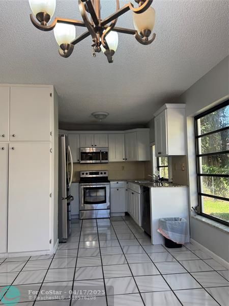 Building Photo - 1250 NW 90th Way