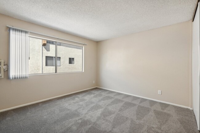 Building Photo - Rollingwoods Apartments