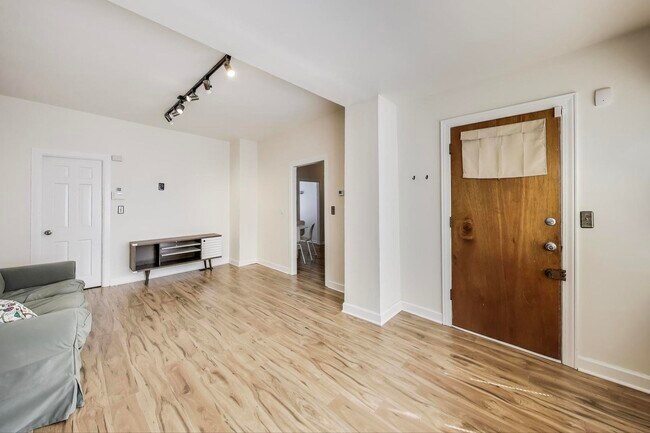 Foto del edificio - 2643 N Mildred Ave