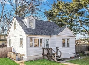 Building Photo - 235 Tree Ave