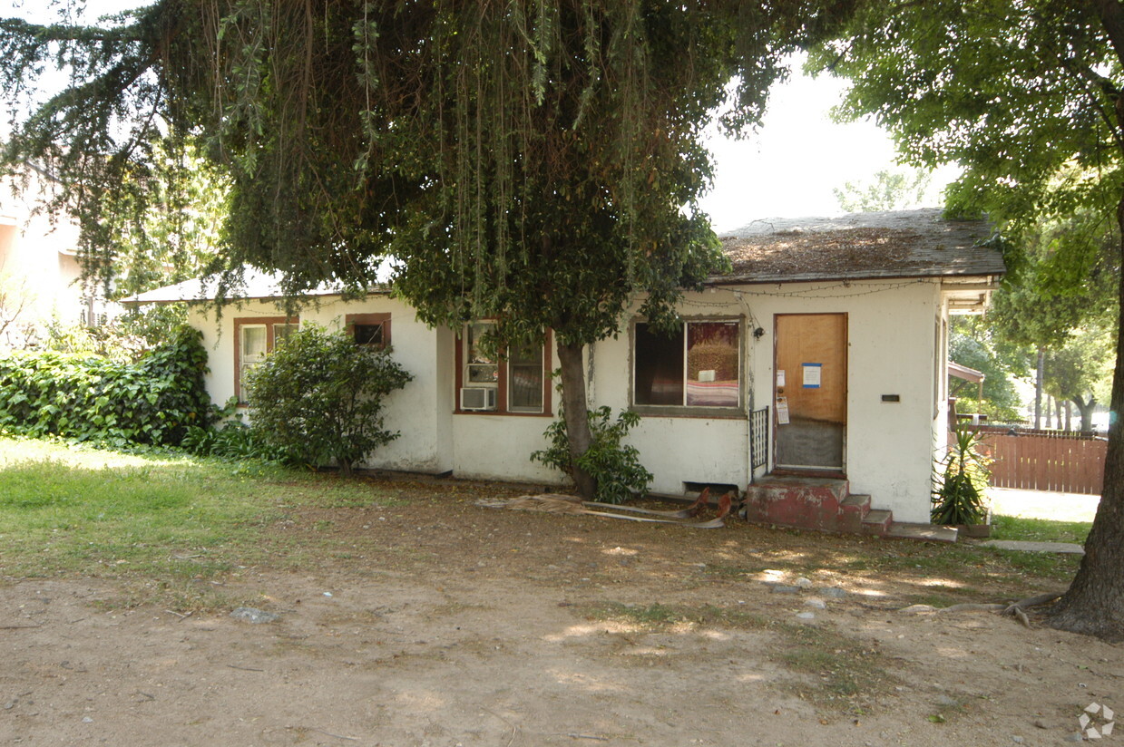 Primary Photo - 240-248 E Washington Blvd