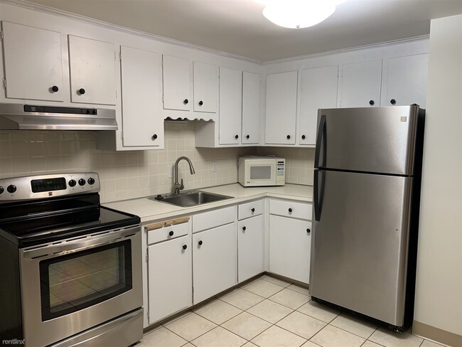Building Photo - 37 Montvale Ave