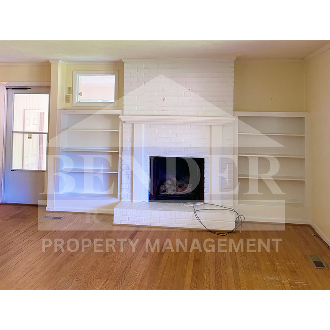 Foto del edificio - SINGLE FAMILY HOME IN THE CITY