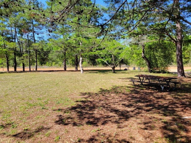 Foto del edificio - 63 Oleander Ave