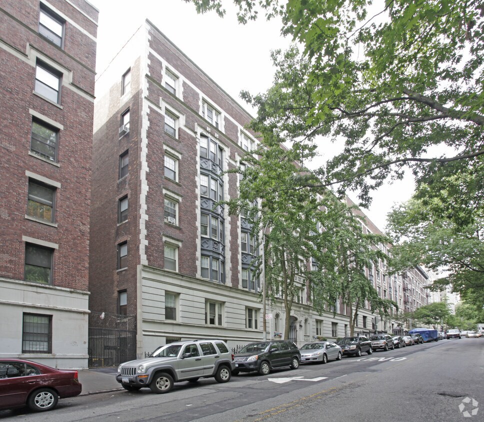 Building Photo - 548 Riverside Dr