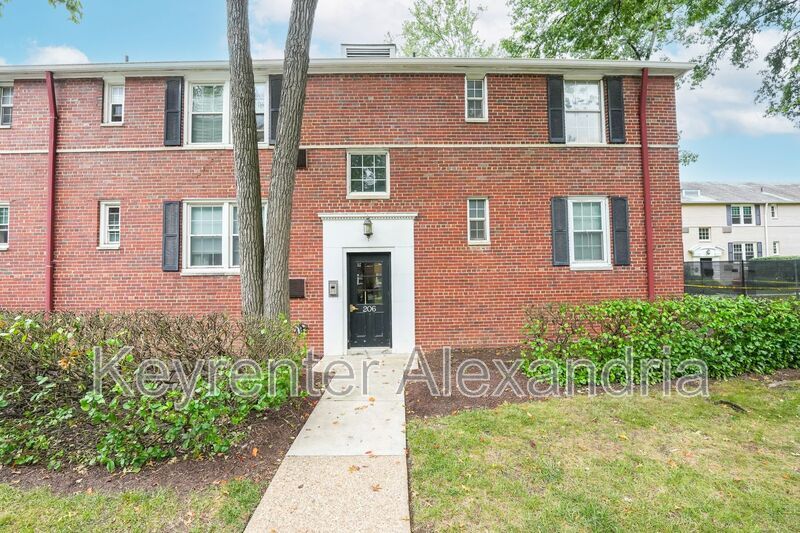 Foto principal - 206 N George Mason Dr