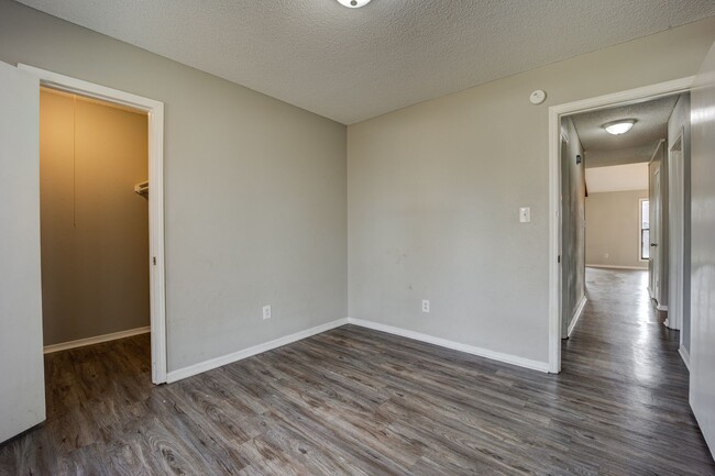 Building Photo - Freshly Renovated House!