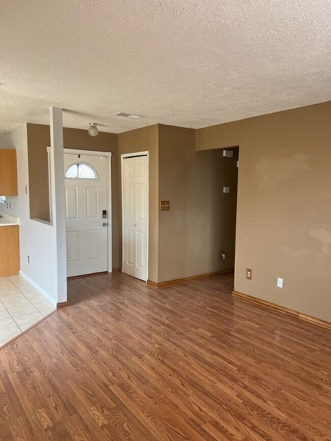 Building Photo - Cute condo in the Cherry Hills subdivision