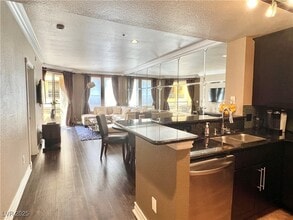 Building Photo - 230 E Flamingo Rd