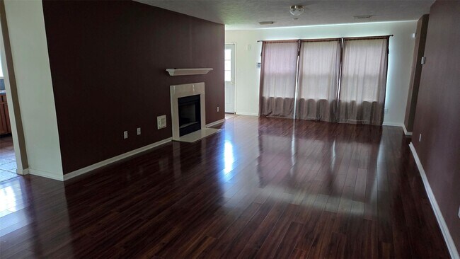 Foto del edificio - 10822 Glenora Dr