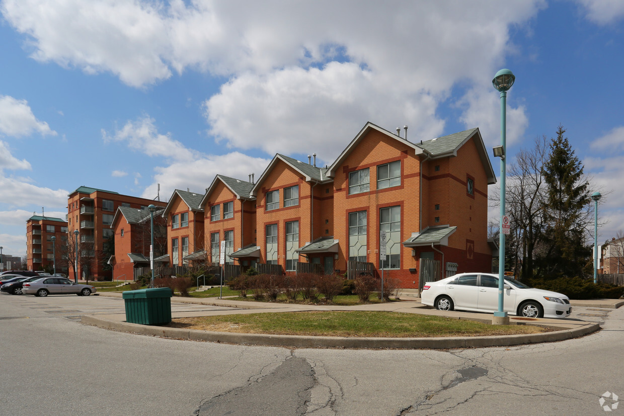 Building Photo - Aw Chan Kam Chee Evergreen Manor