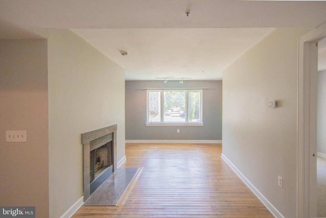 Foto principal - 1926 16th St NW