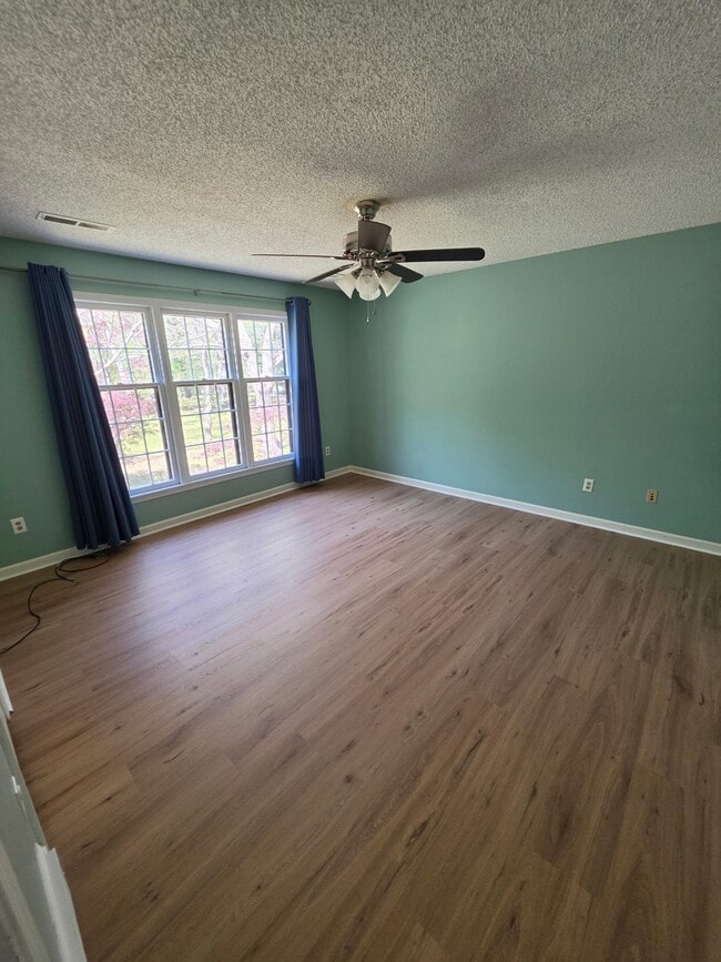 Building Photo - 4580 Shadowlawn Rd