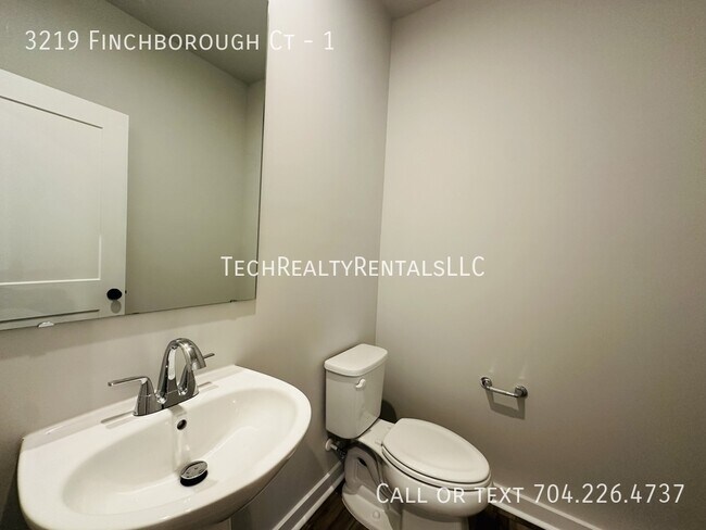 Foto del edificio - 3219 Finchborough Ct