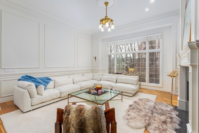 Foto del edificio - 16646 Brooklane Blvd