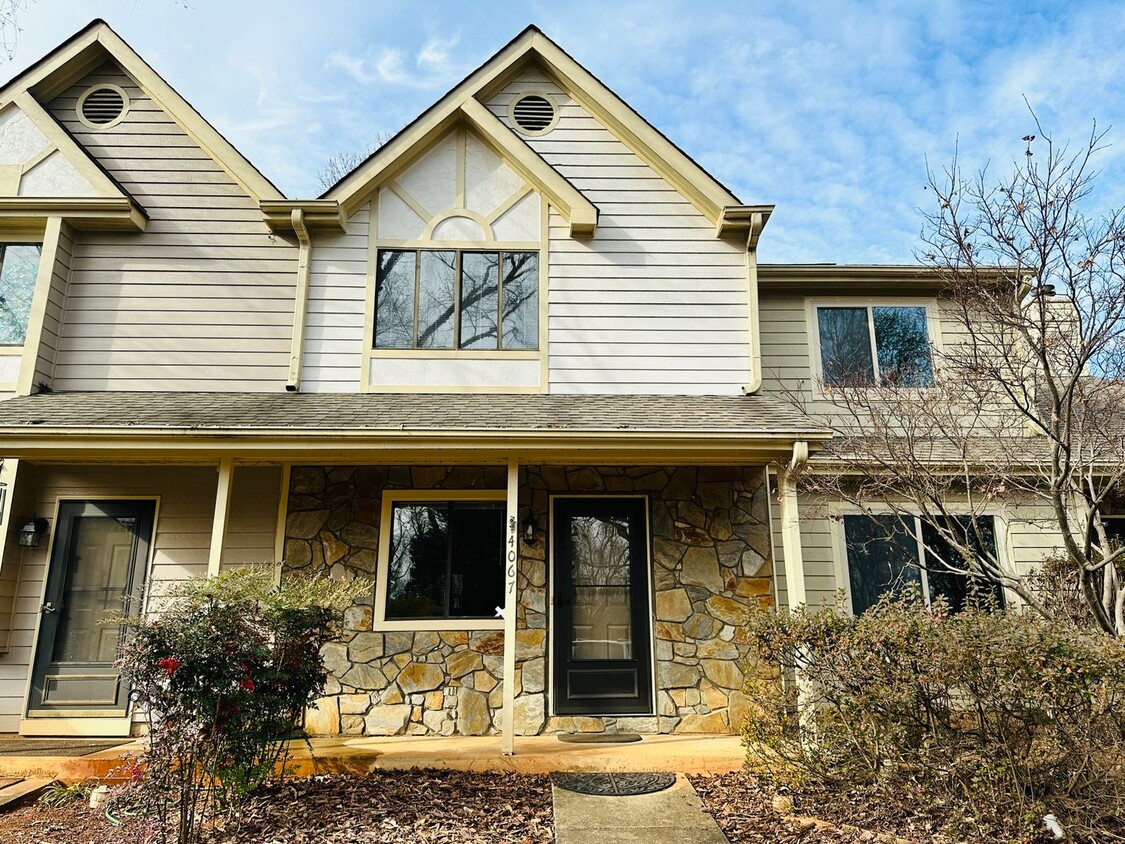 Foto principal - Two Bedroom Townhome located on Golf Course