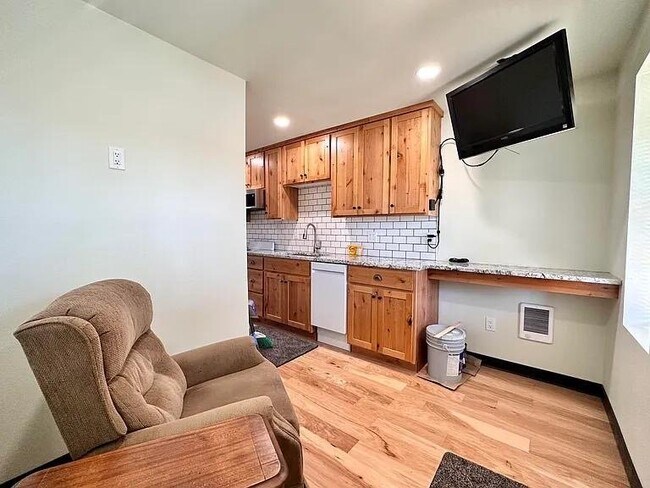 Foto del edificio - 745 NE Belknap St