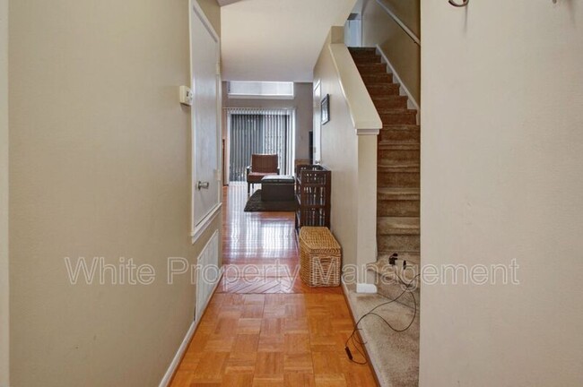 Foto del edificio - 3381 Heathstead Pl