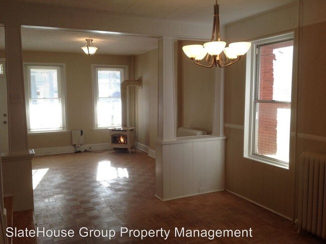 Building Photo - 3 br, 2 bath House - 107 W. 5th St EGW