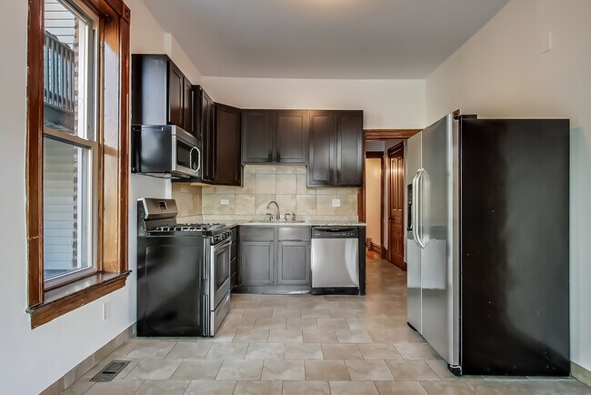 Foto del edificio - 1138 W Addison St