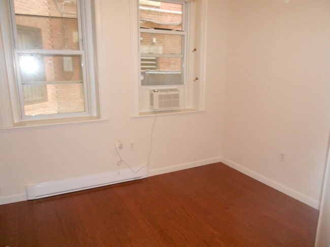 Building Photo - 52 Burbank St