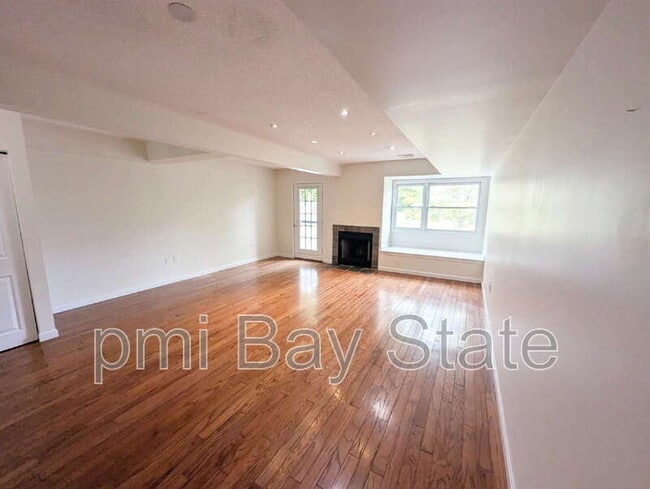 Building Photo - 10 Merganser Way