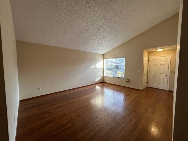 Building Photo - 1520 Mary Pl