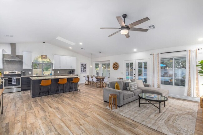 Foto del edificio - 2542 E Lynwood St