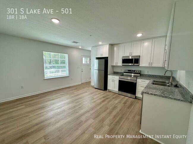 Building Photo - 301 S Lake Ave