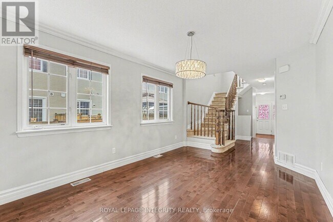 Photo du bâtiment - 429 Ashbourne Crescent