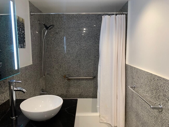 Building Photo - 1BR - $1750