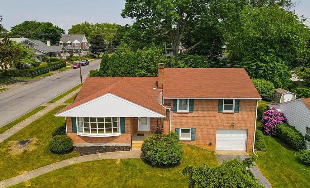Primary Photo - 2151 W Fairview St