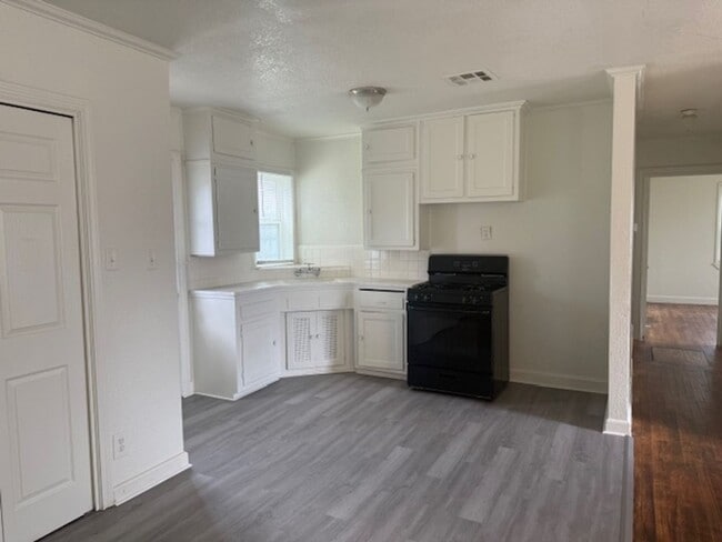 Foto del edificio - Three Bedroom One Bath