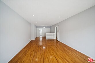 Building Photo - 5307 Vantage Ave