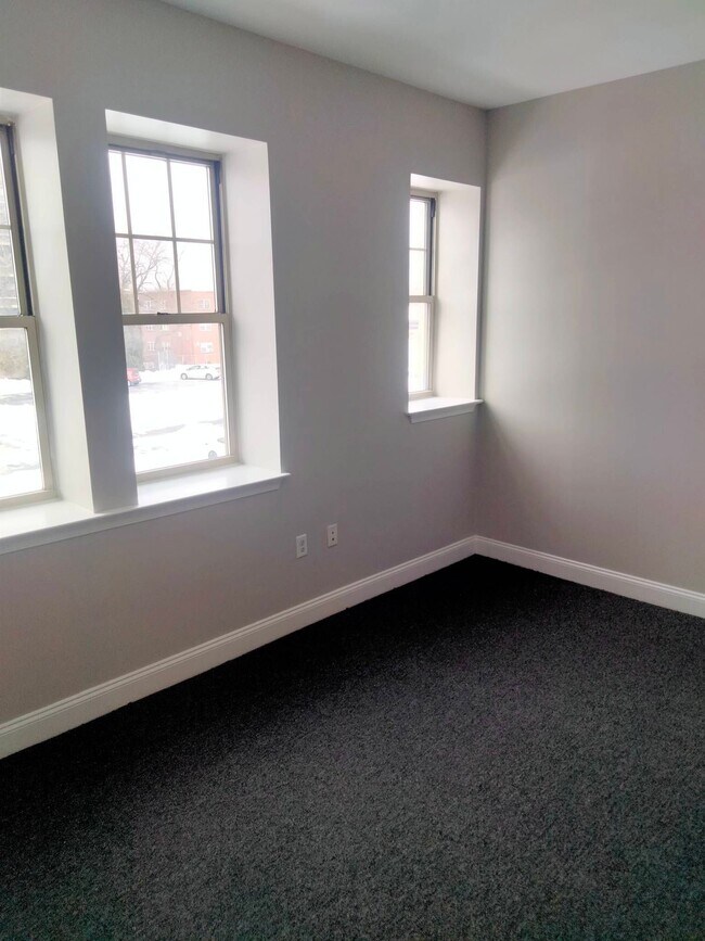 Building Photo - 210 Farmington Ave