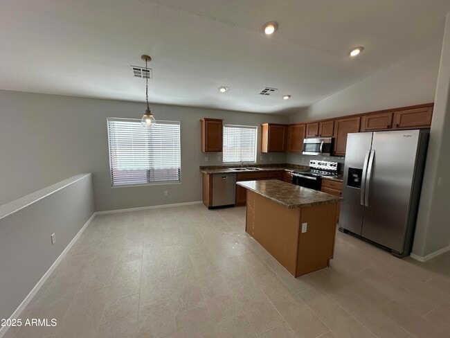 Building Photo - 1115 E Elm Rd