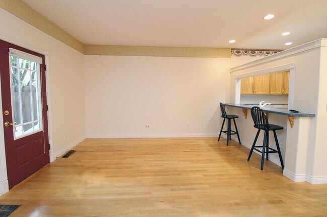Building Photo - 1209 SE Sherrett St