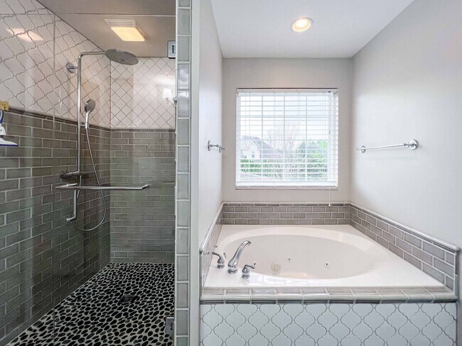 Building Photo - Beautiful 4-Bedroom Home in Hardin Valley with Modern Amenities & Spacious Living