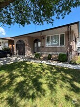 Building Photo - 108 Capri Cres