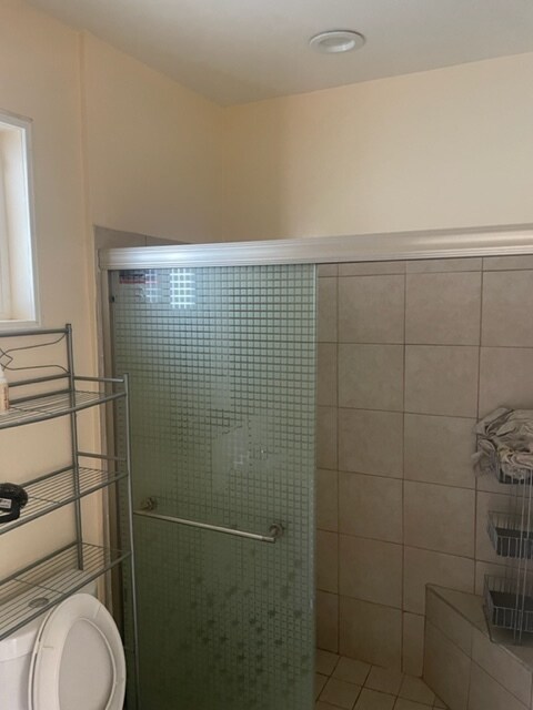 Bathroom - 1130 N Beachwood Dr
