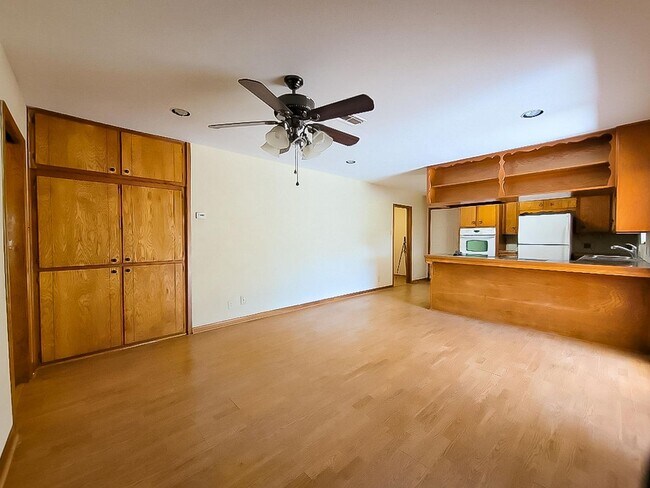 Foto del edificio - 1124 Harrison Ln