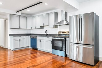 Building Photo - 2 Charles St